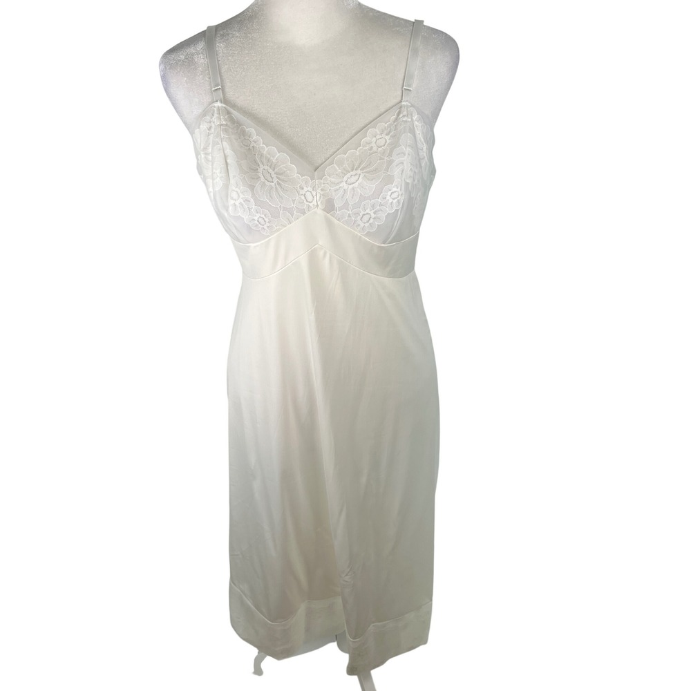 Vanity Fair Vintage 70s White Lace Trim Full Slip Dress Antron Nylon Size 34 L